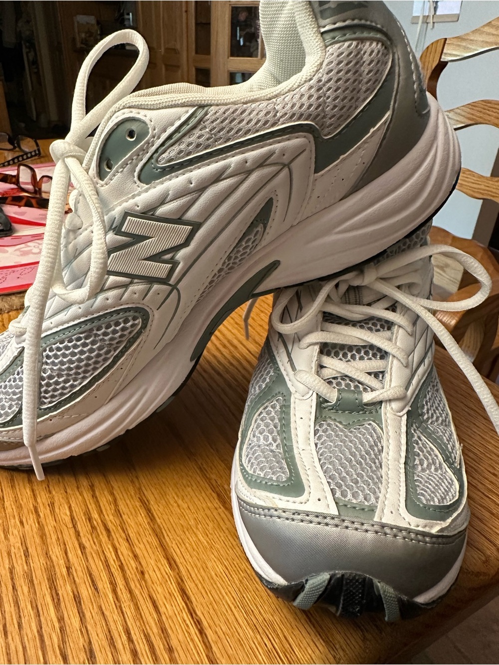 New Balance Women’s White Green Gray  Running Shoes Breathable Sz  9 NWOT